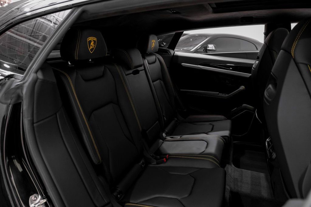 Used 2025 Lamborghini Urus Performante AWD/4WD image 38