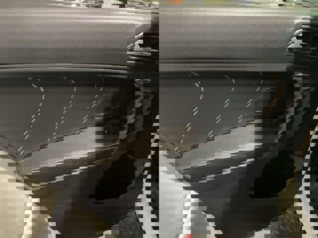 Used 2022 Volkswagen Tiguan SE R-Line image 12