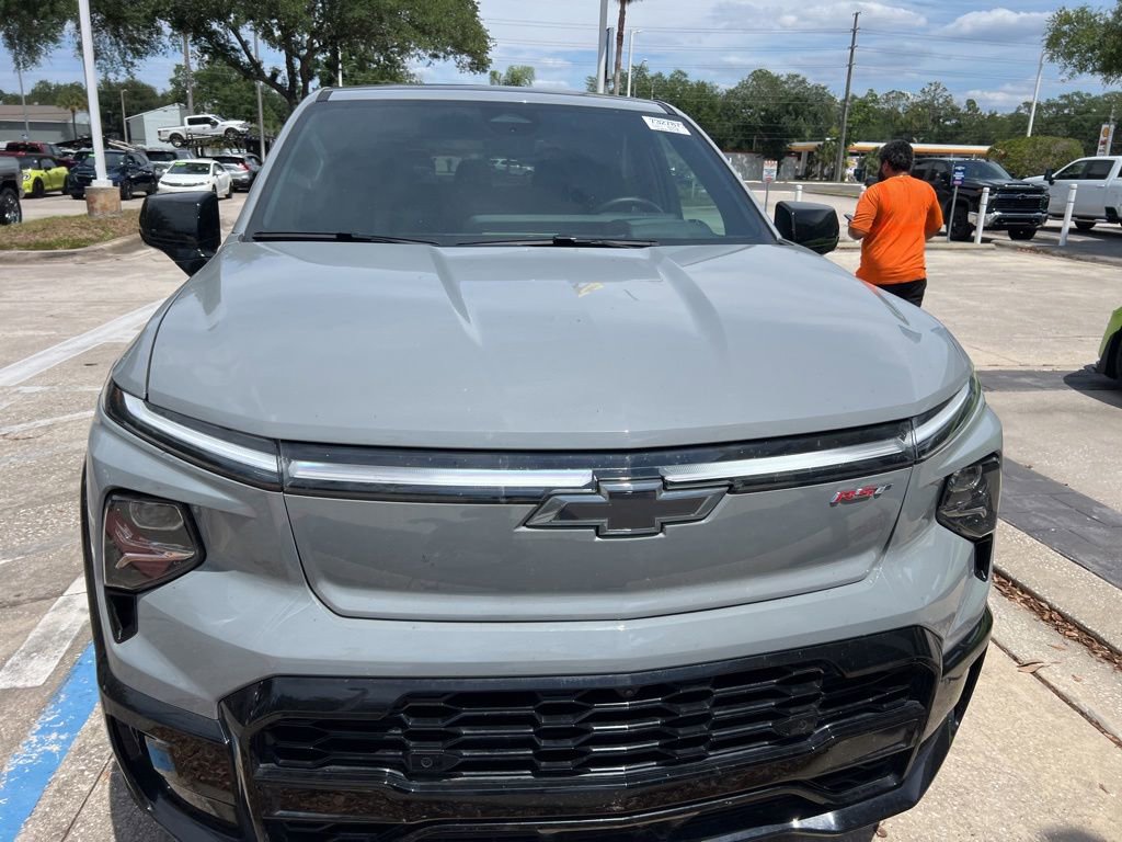 Used 2025 Chevrolet Silverado EV RST AWD/4WD image 2