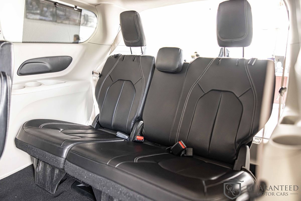 Used 2022 Chrysler Pacifica Touring-L FWD image 36