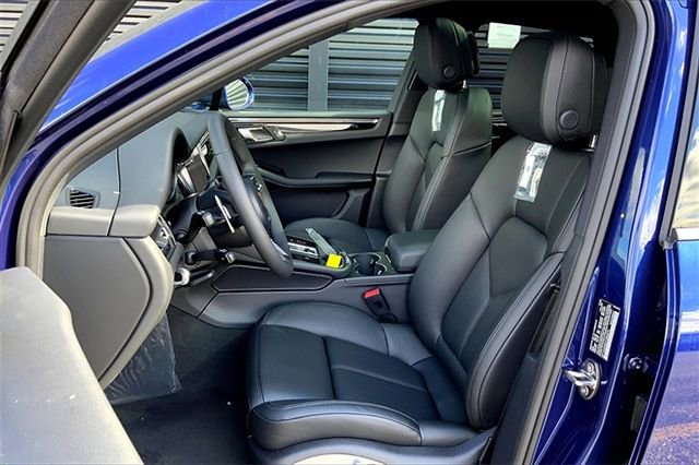 Certified 2026 Porsche Macan AWD/4WD image 5