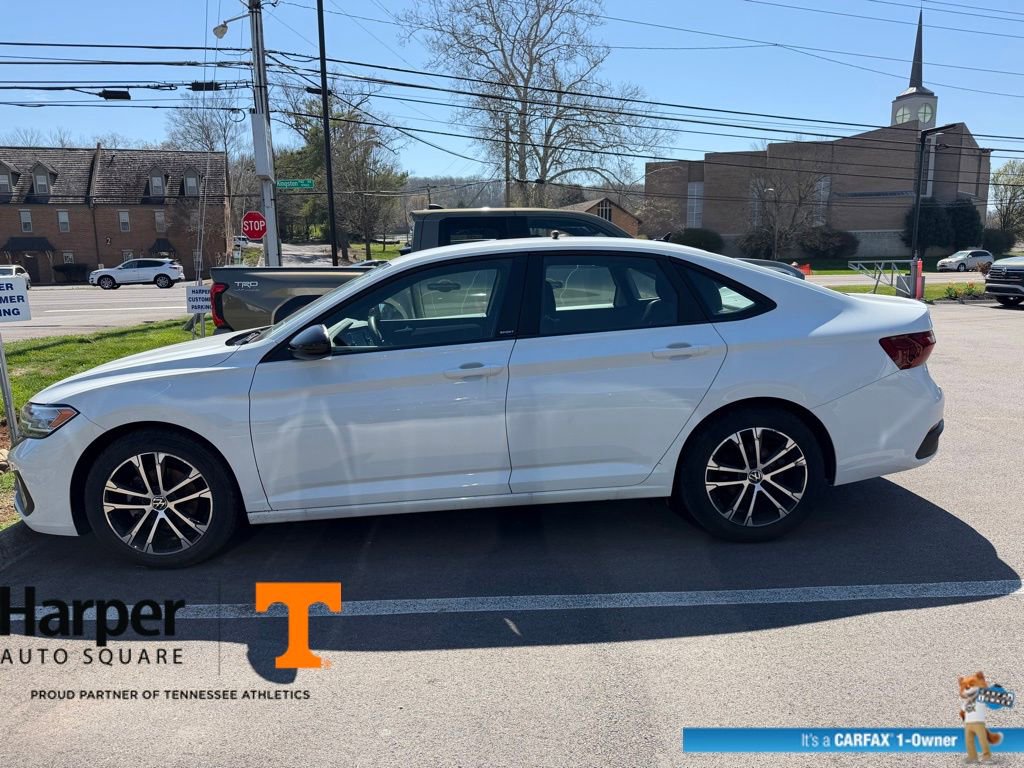 Used 2023 Volkswagen Jetta Sport image 2