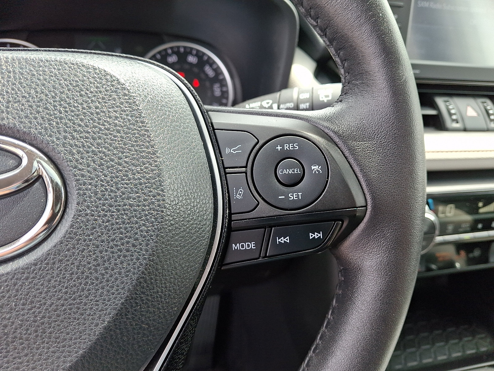 Used 2021 Toyota RAV4 XLE Premium AWD/4WD image 21