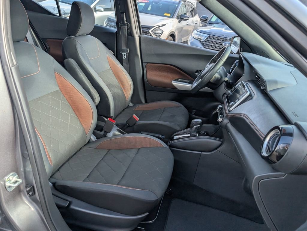 Used 2019 Nissan Kicks SR FWD image 18