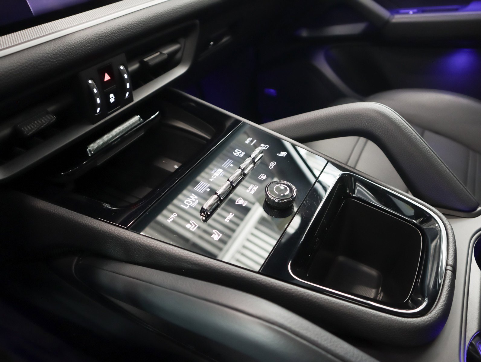 Certified 2025 Porsche Cayenne Coupe image 18