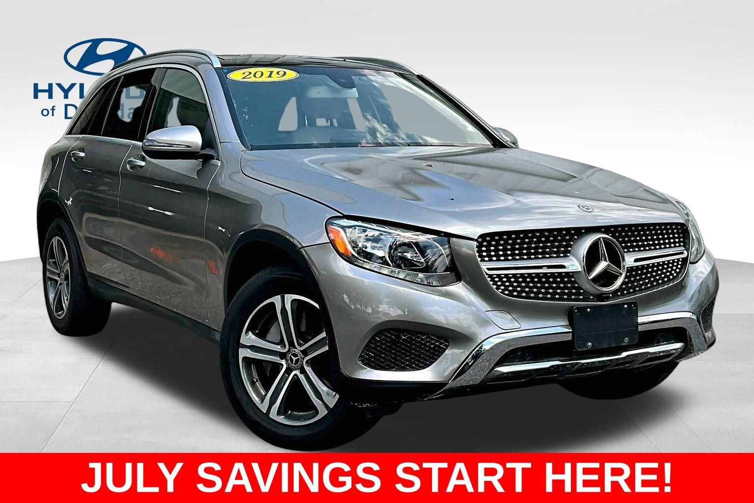 Used 2019 Mercedes-Benz GLC 300 4MATIC w/ Premium Package image 3