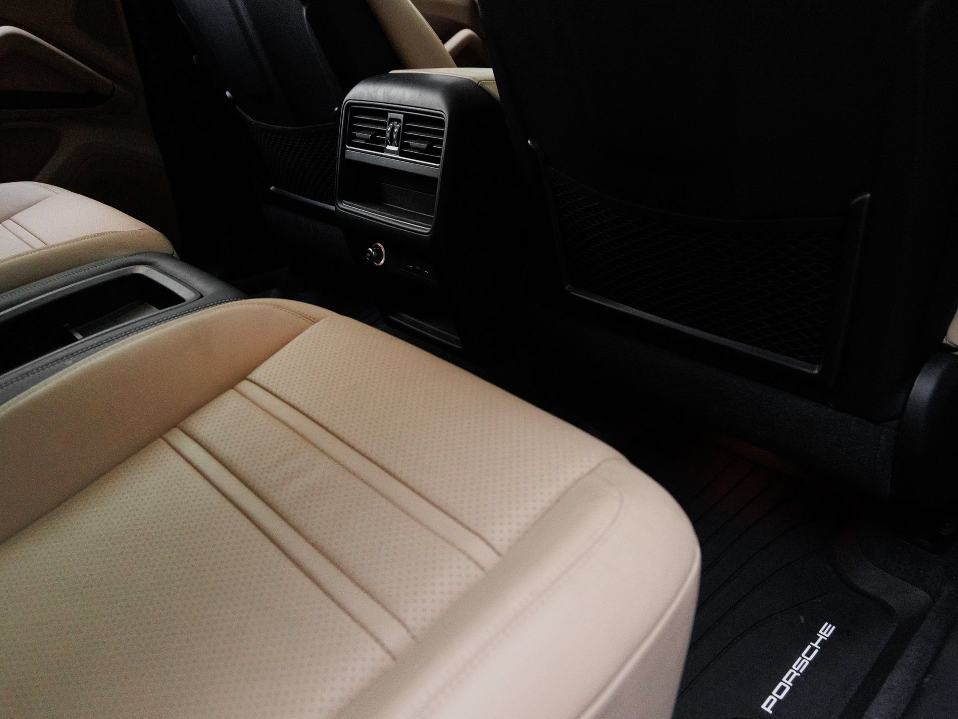 Certified 2025 Porsche Cayenne S AWD/4WD image 36