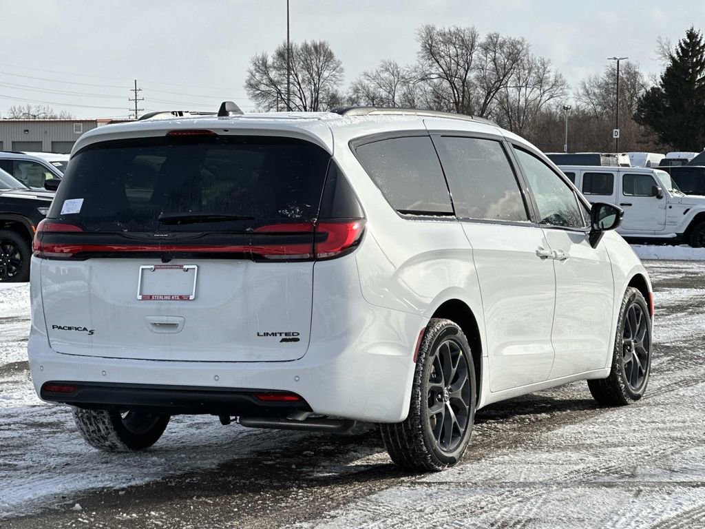 New 2026 Chrysler Pacifica Limited w/ S Appearance Package image 3