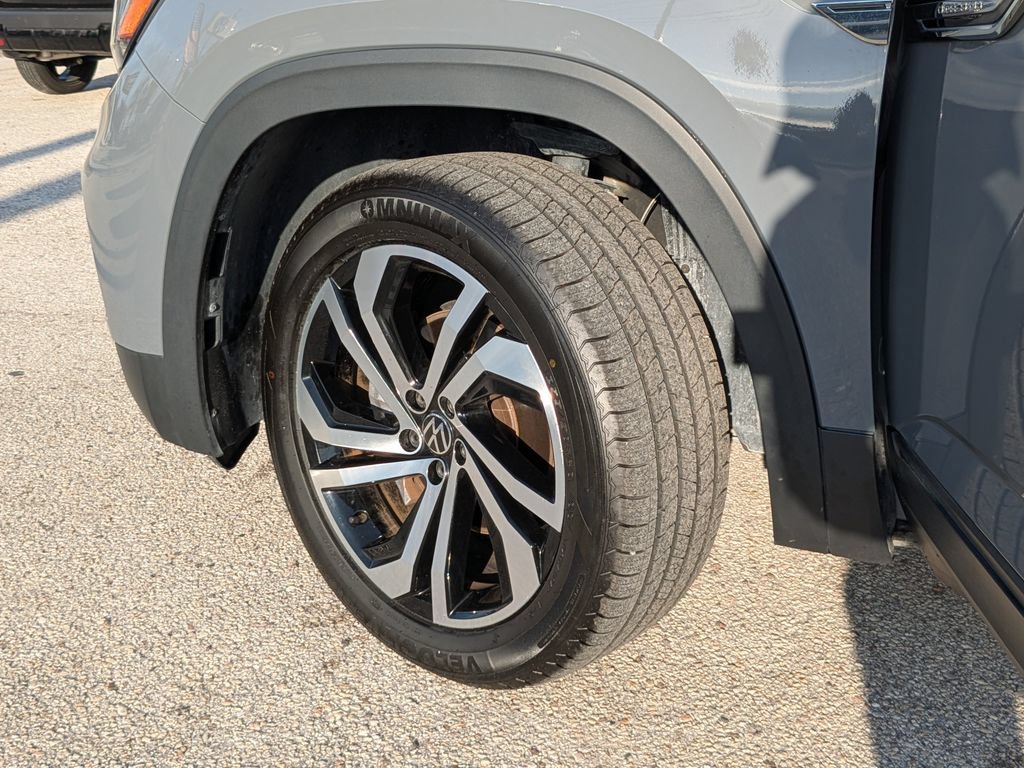 Certified 2023 Volkswagen Atlas Cross Sport SE w/ Panoramic Sunroof Package FWD image 33