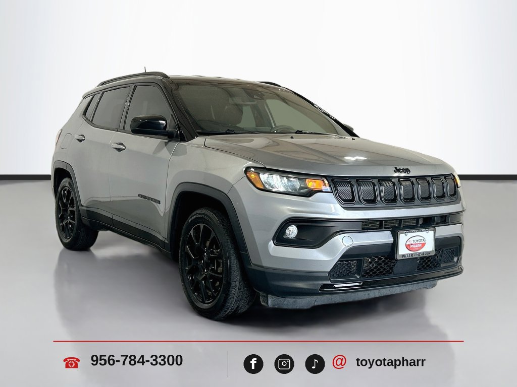 Used 2022 Jeep Compass Latitude FWD image 3