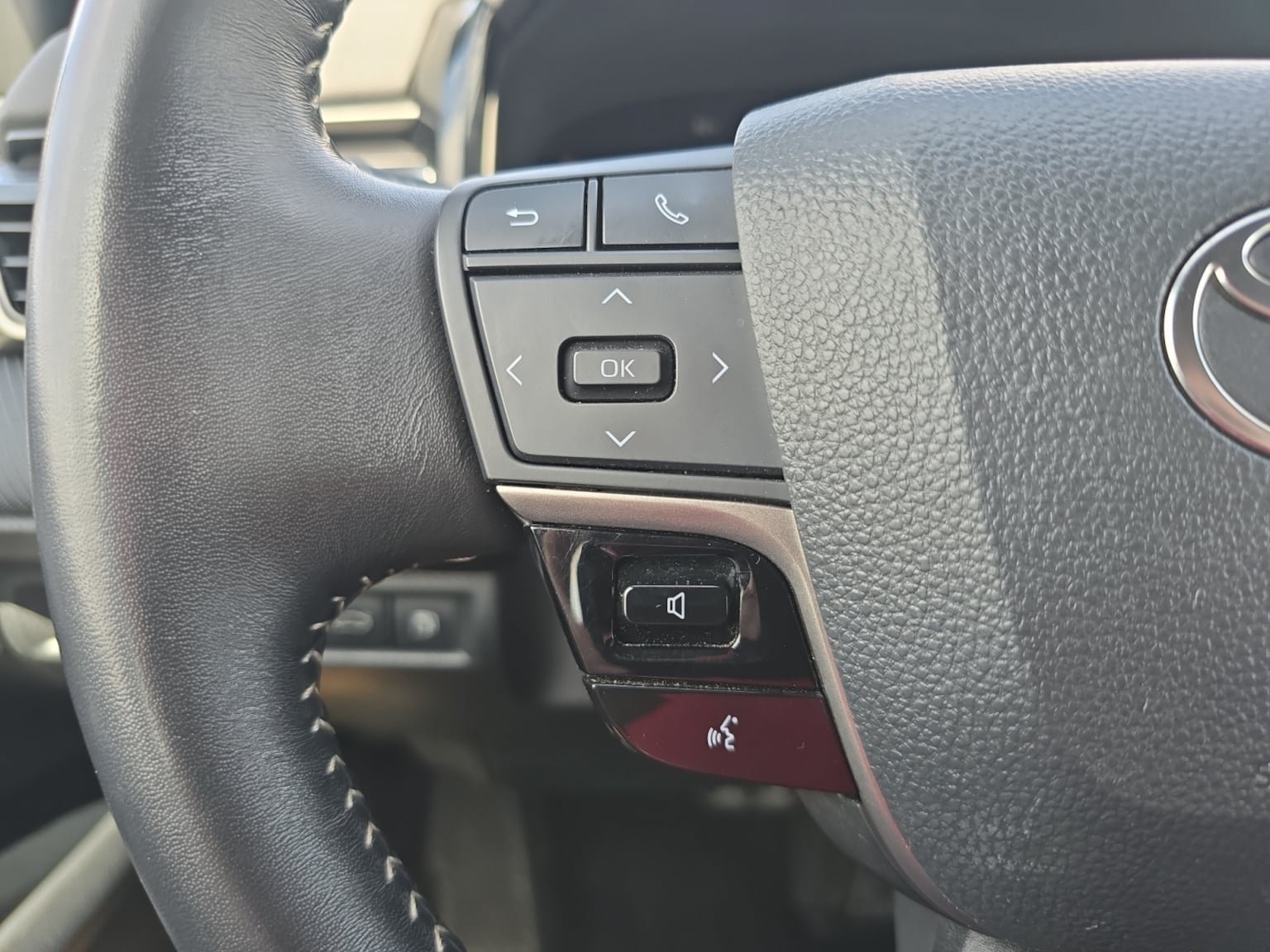 Used 2025 Toyota Camry SE FWD image 22