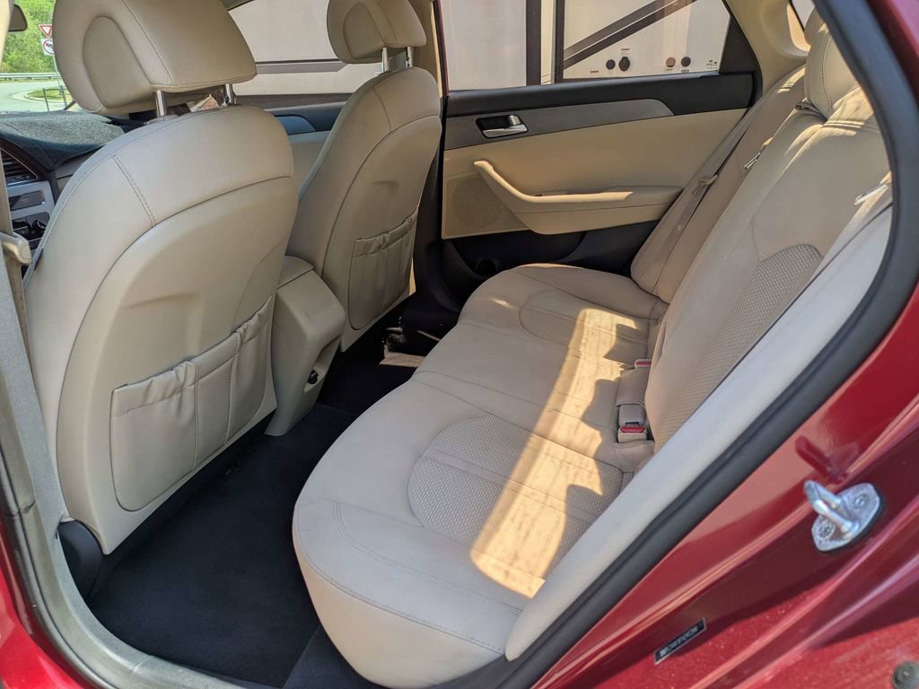 Used 2015 Hyundai Sonata SE w/ Cargo Package image 13