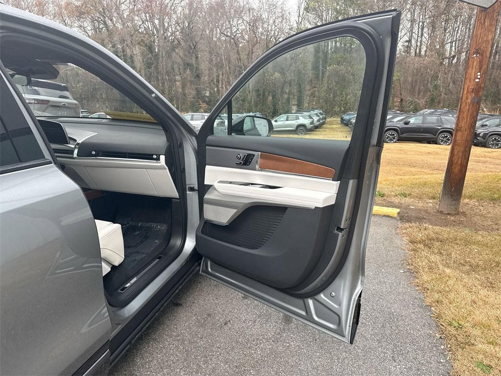 Used 2026 Cadillac Vistiq Sport image 31