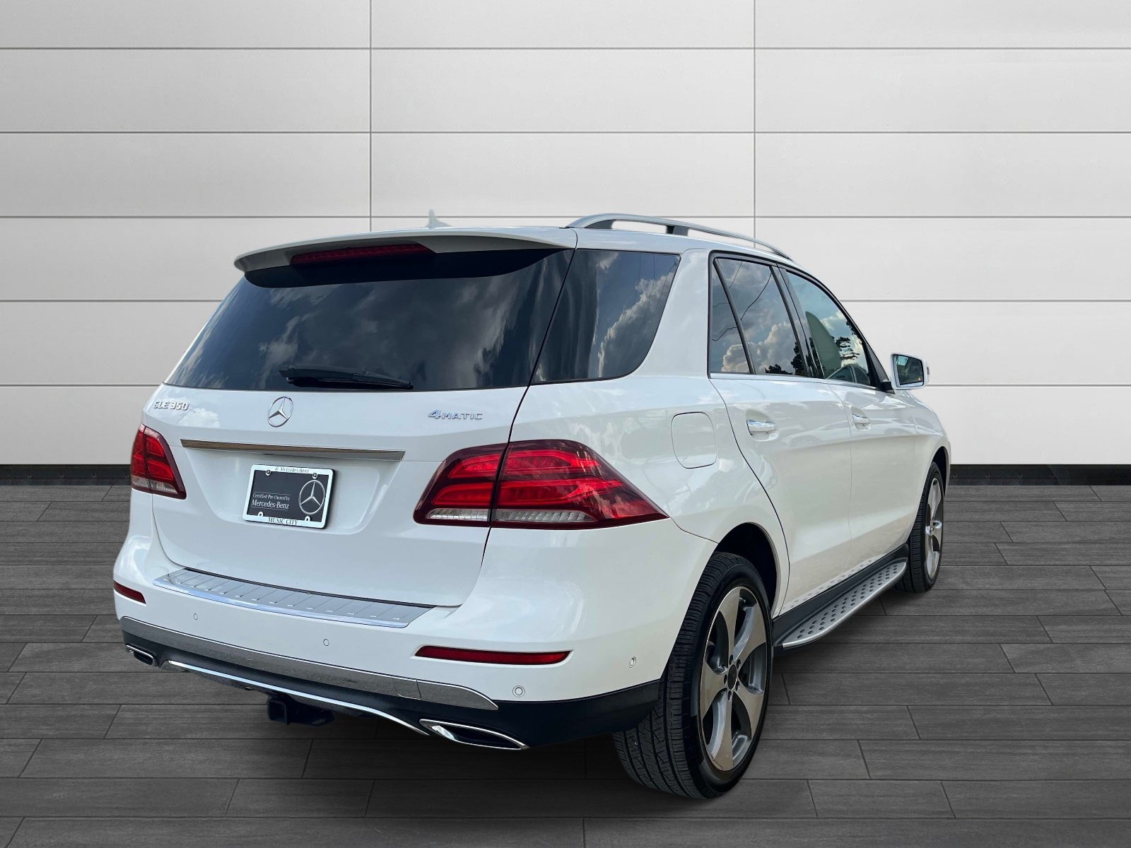 Used 2018 Mercedes-Benz GLE 350 4MATIC image 3