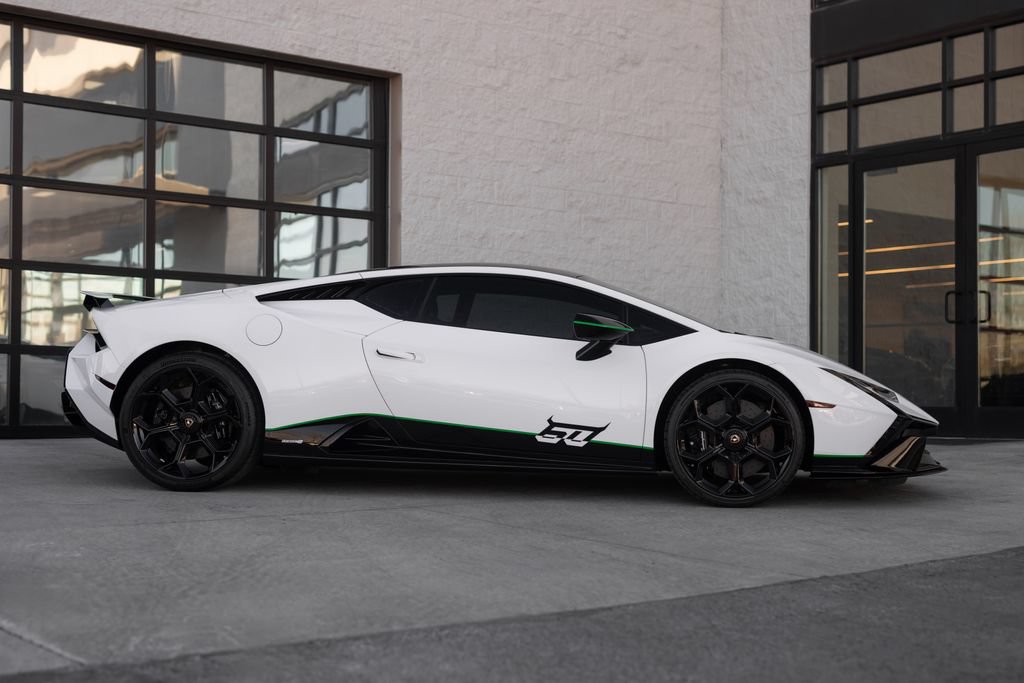 Used 2023 Lamborghini Huracan Tecnica RWD image 19