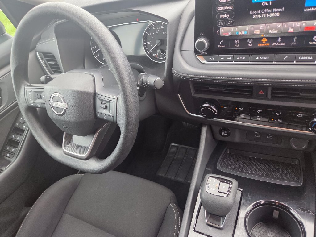 Used 2026 Nissan Rogue S FWD image 31