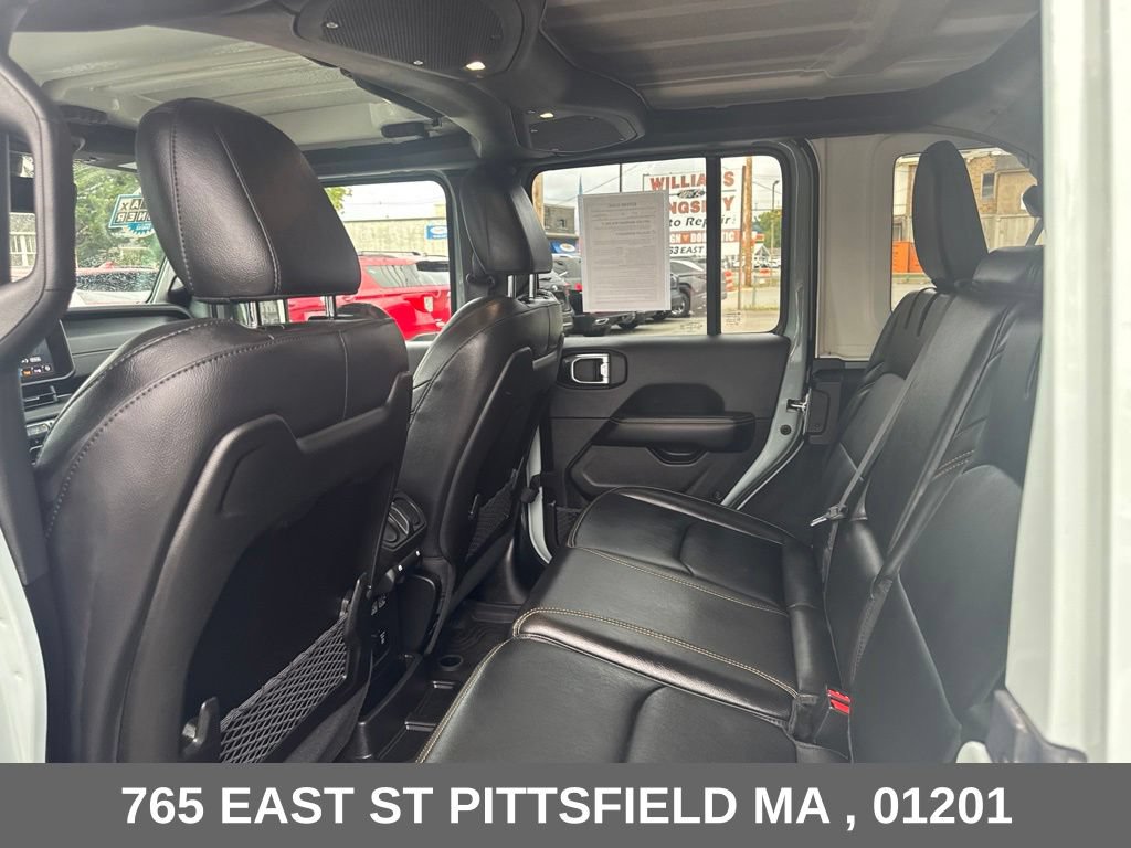 Used 2024 Jeep Wrangler Unlimited Sahara w/ Technology Group AWD/4WD image 16