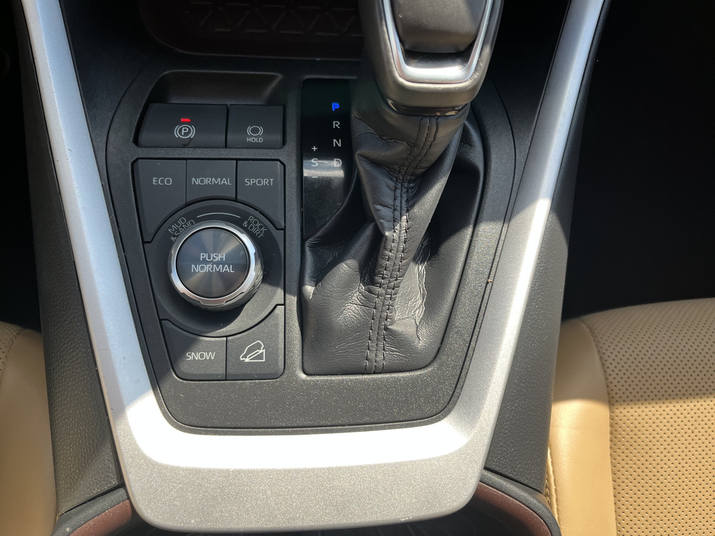 Used 2022 Toyota RAV4 Limited AWD/4WD image 17