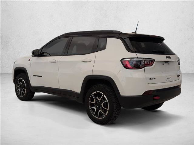 Used 2024 Jeep Compass Trailhawk AWD/4WD video 3