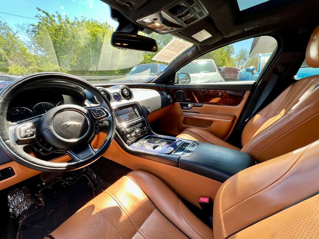 Used 2013 Jaguar XJ AWD image 17