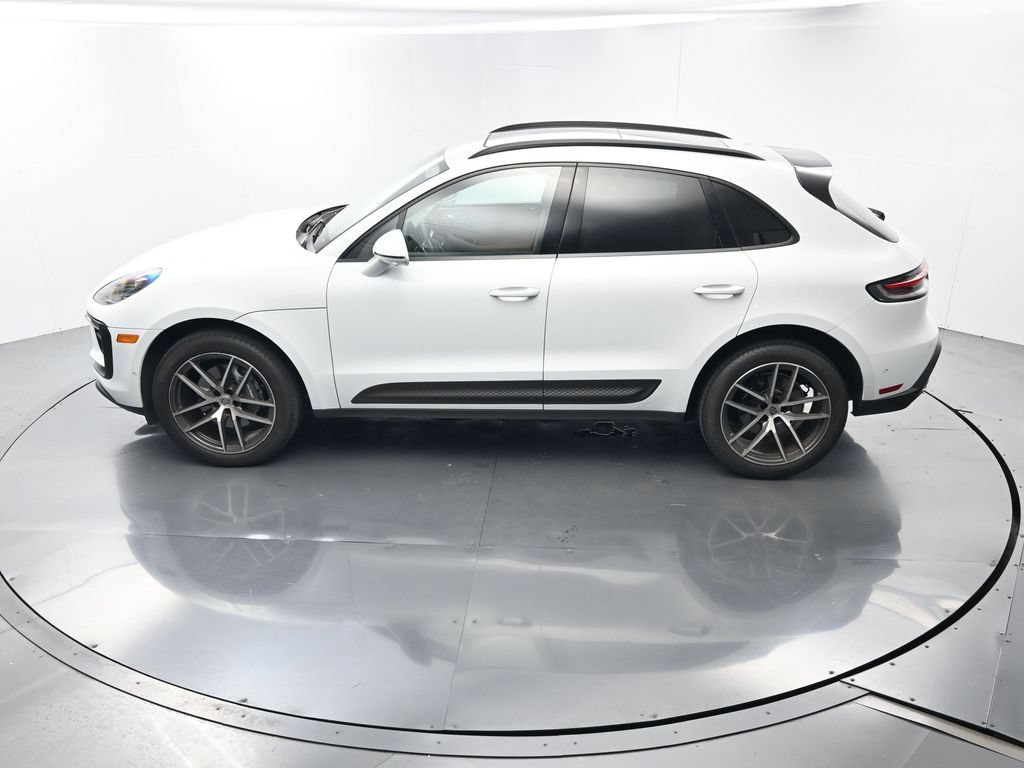 Certified 2023 Porsche Macan AWD/4WD image 30