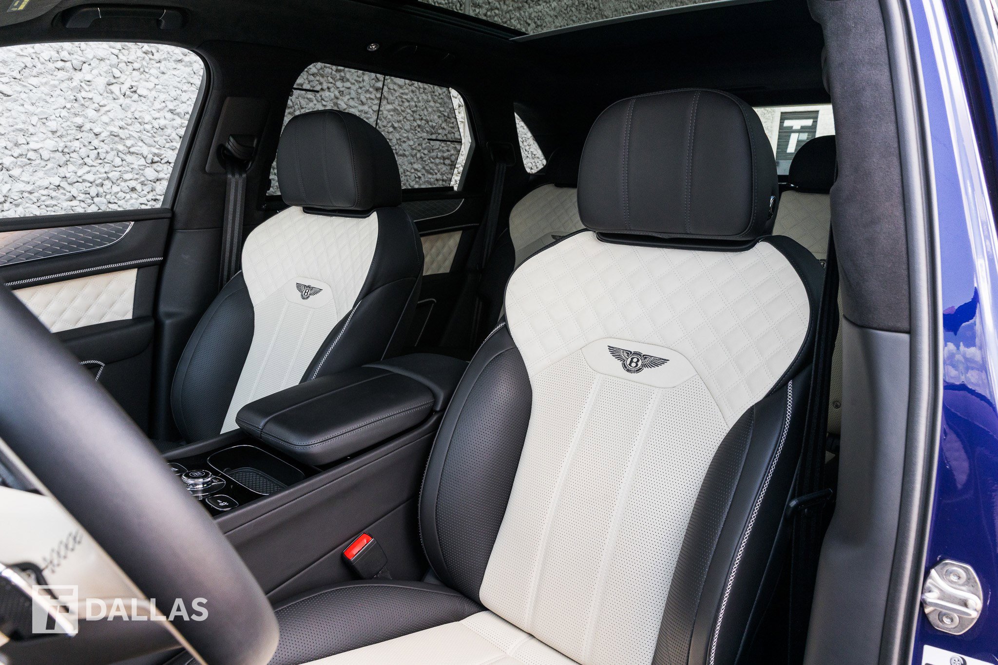 Used 2023 Bentley Bentayga image 25