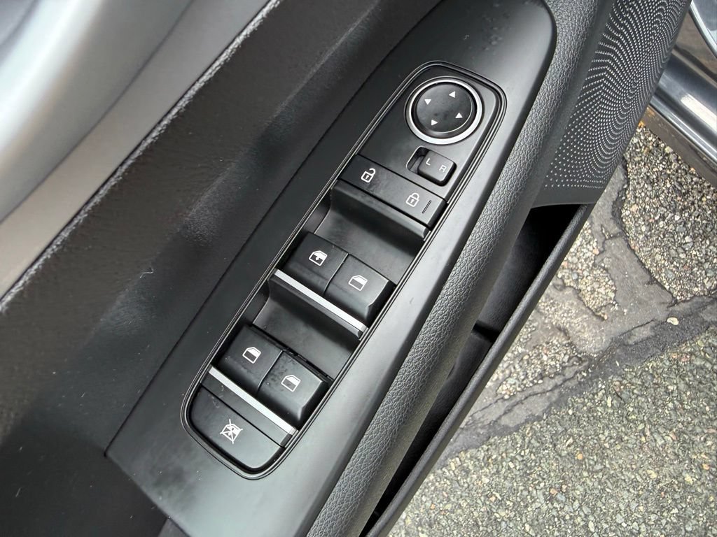 Used 2023 Kia Forte LXS FWD image 17