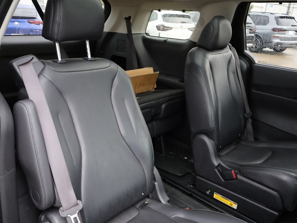 Used 2025 Kia Carnival SX FWD image 36