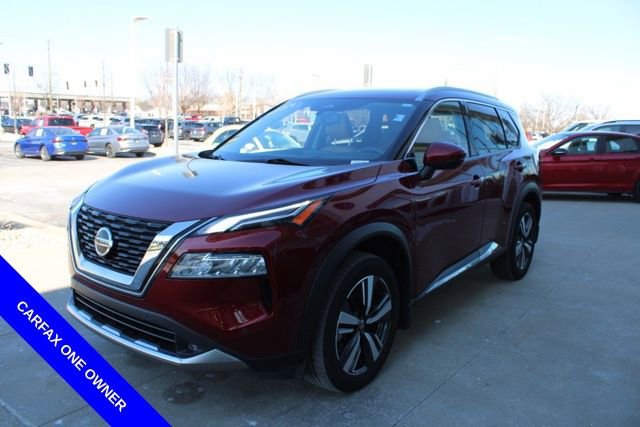 Used 2021 Nissan Rogue Platinum image 3