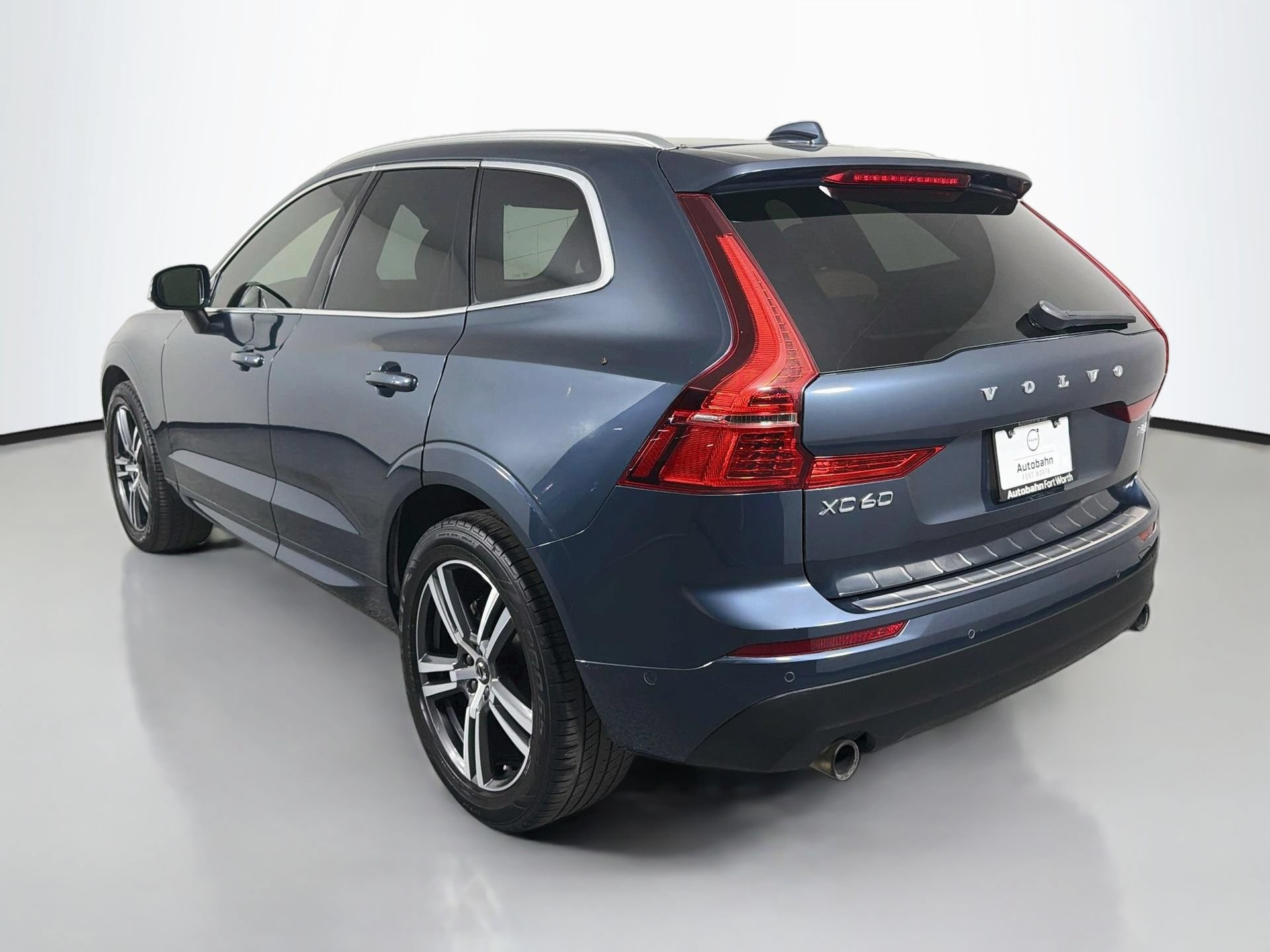 Used 2018 Volvo XC60 T5 Momentum w/ Convenience Package AWD/4WD image 8