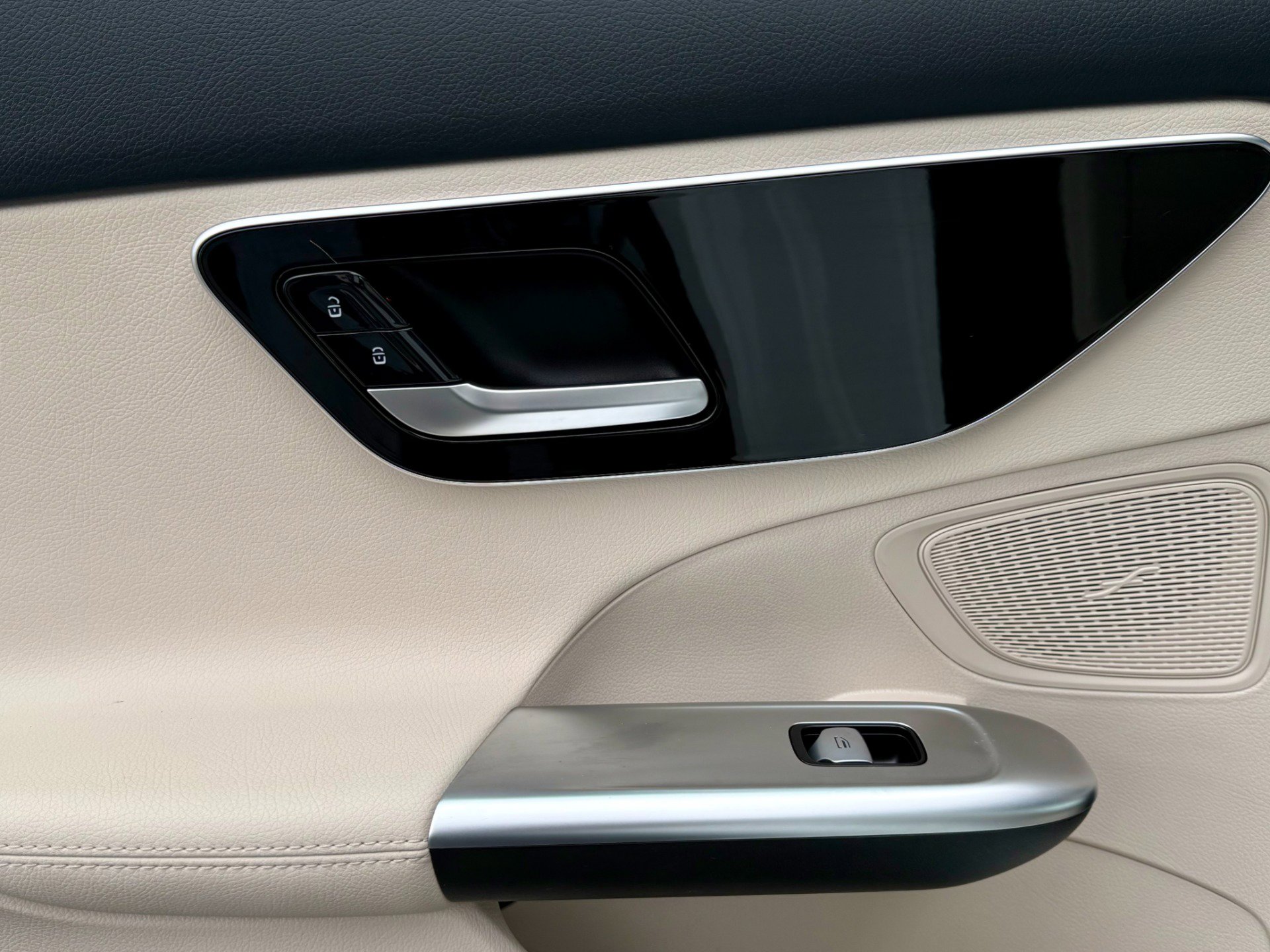 Used 2024 Mercedes-Benz C 300 Sedan image 68