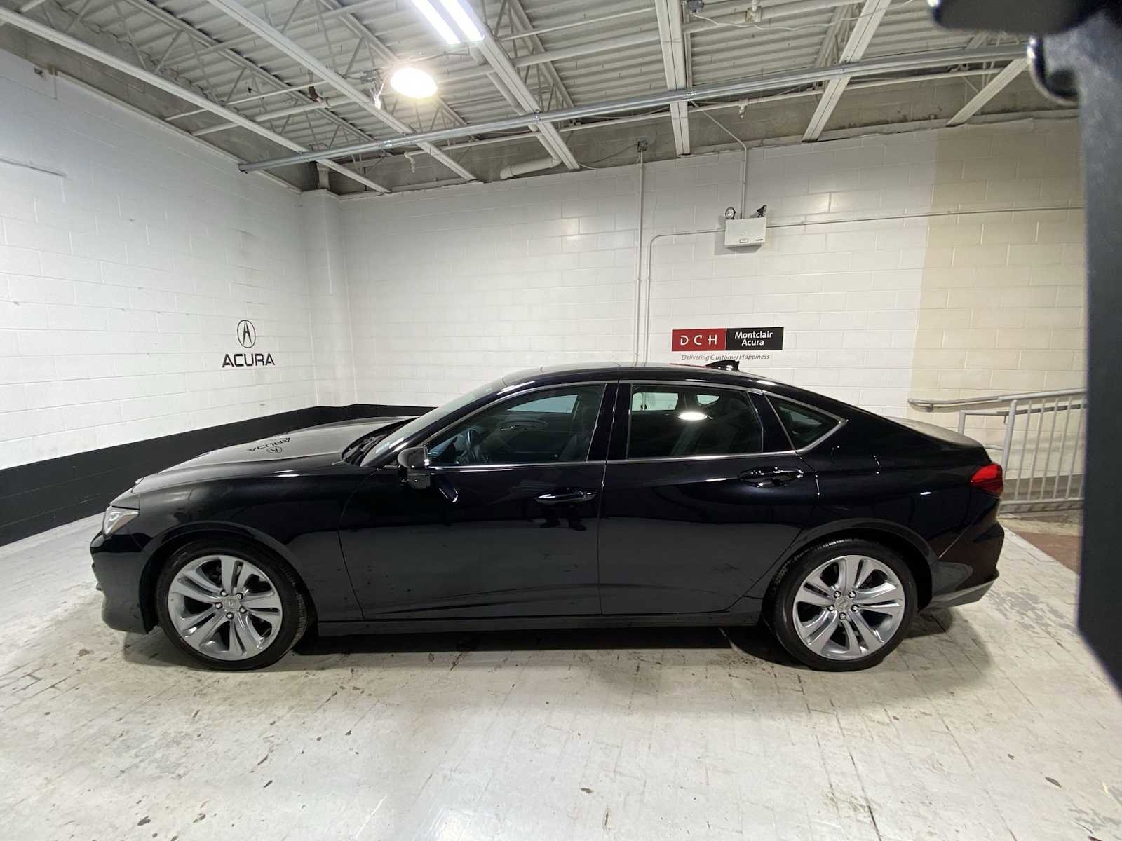 Used 2022 Acura TLX w/ Technology Package image 3