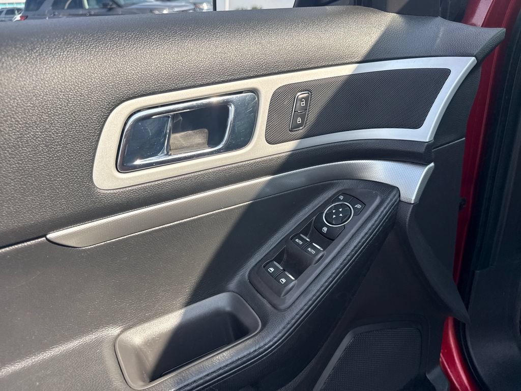 Used 2013 Ford Explorer XLT FWD image 31