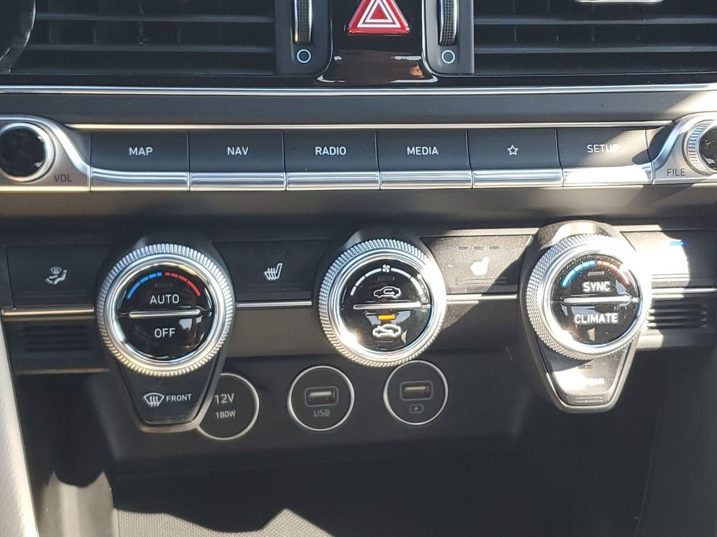 Used 2023 Genesis G70 2.0T image 33