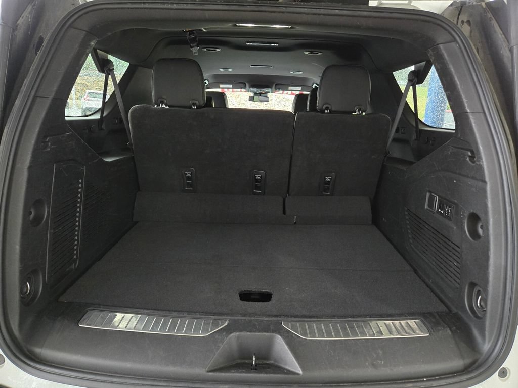 Used 2023 Chevrolet Suburban Premier AWD/4WD image 7