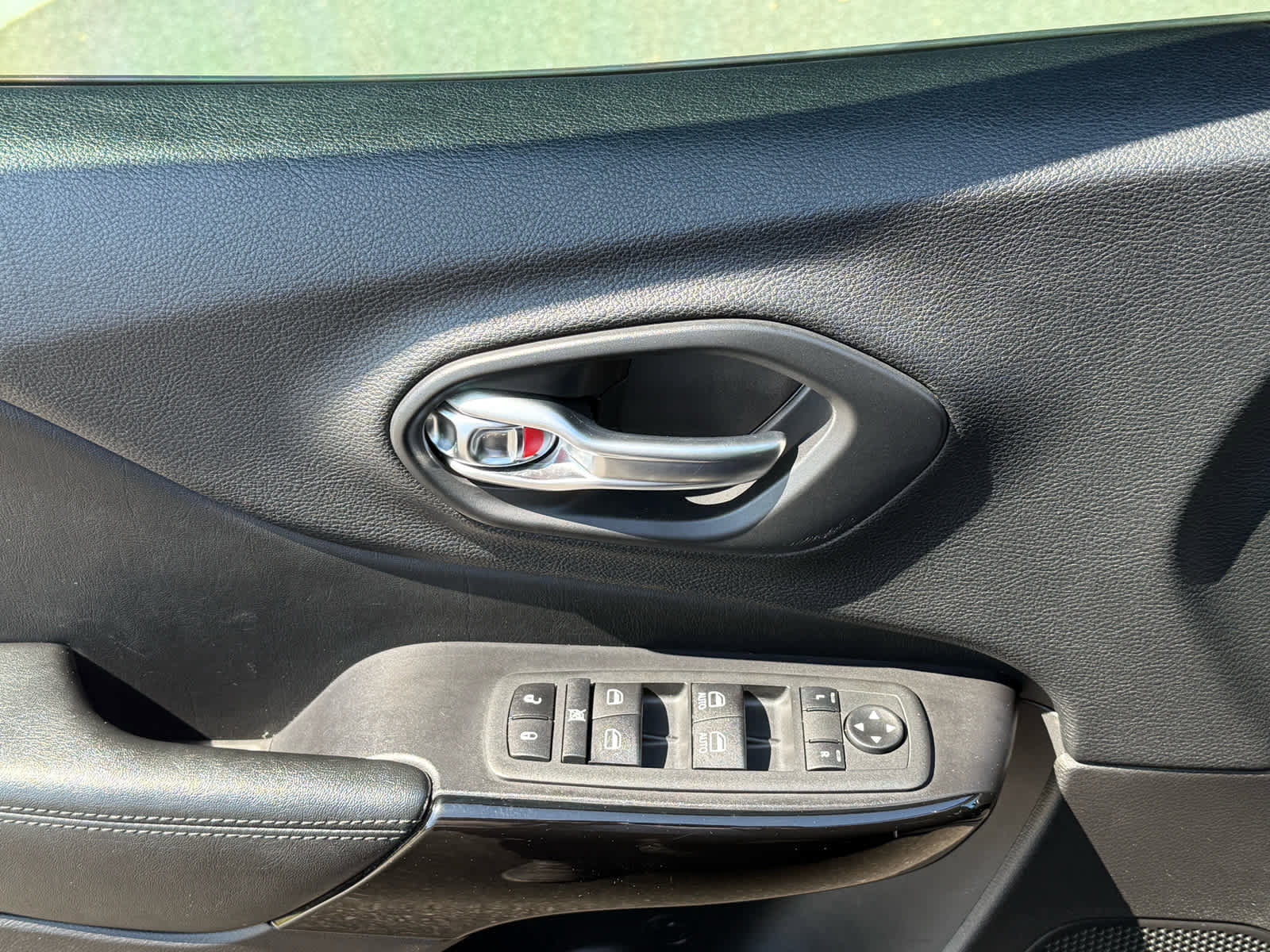 Used 2020 Jeep Cherokee Latitude Plus image 14