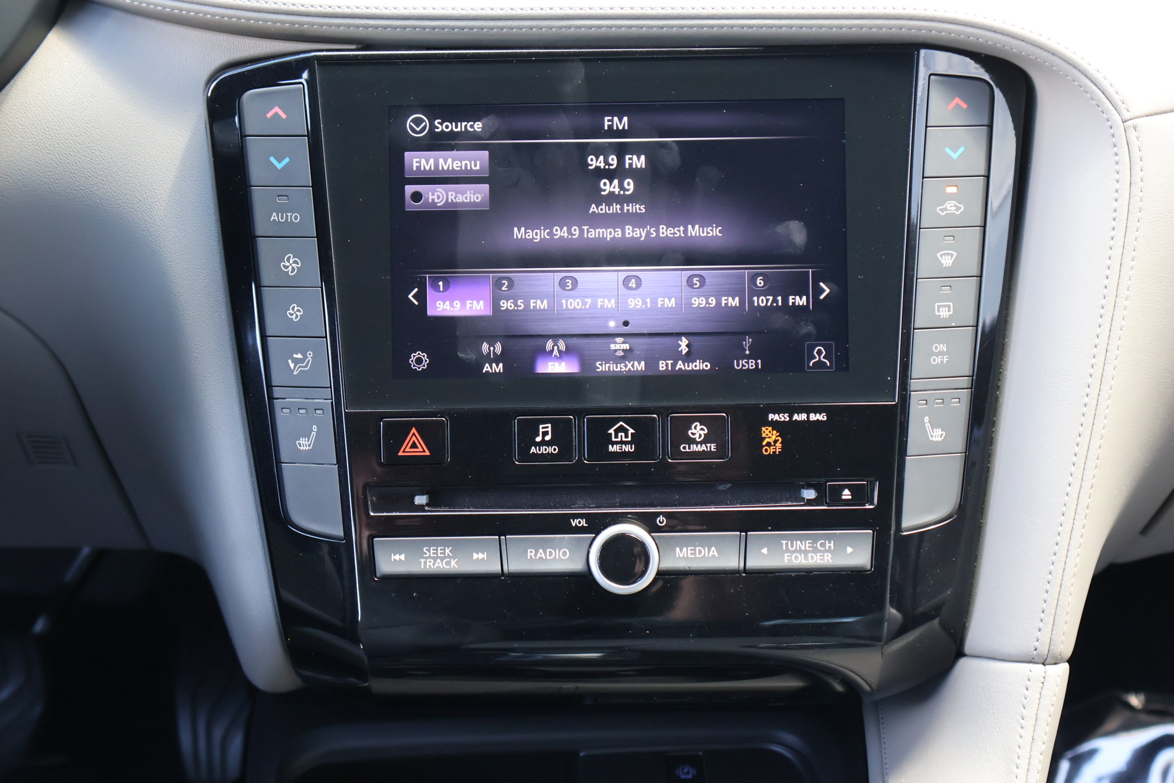 Certified 2023 INFINITI QX50 Luxe FWD image 3