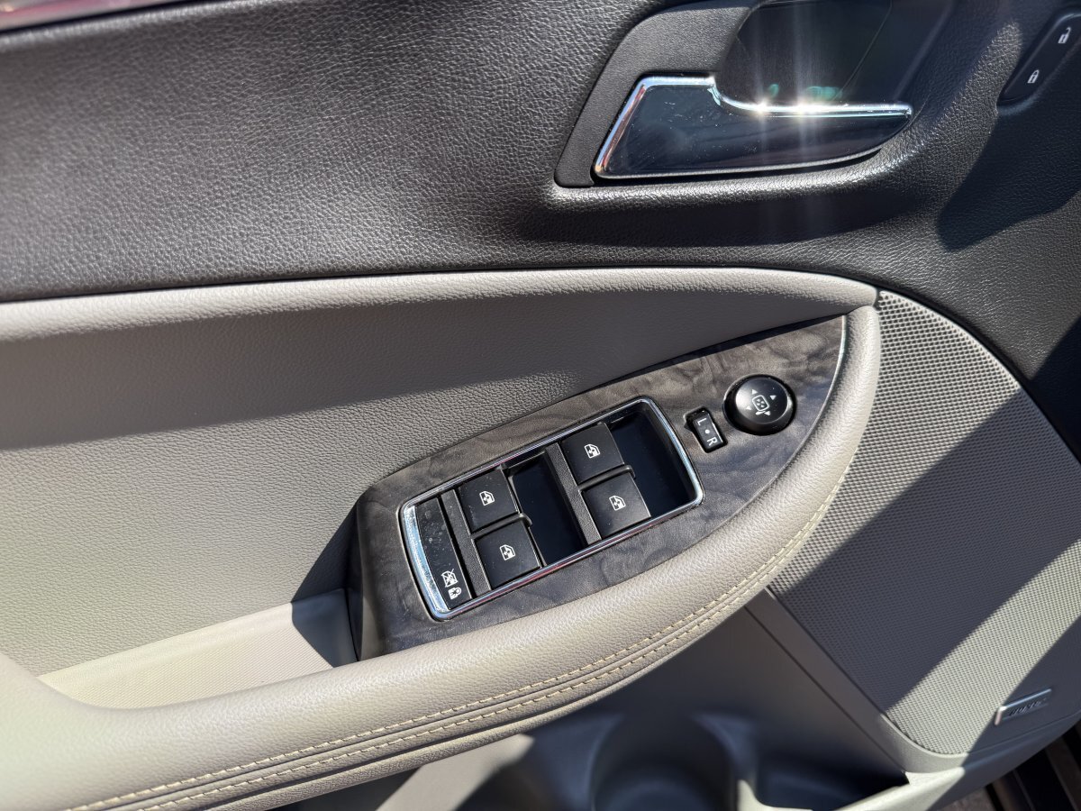 Used 2015 Chevrolet Impala LTZ FWD image 14
