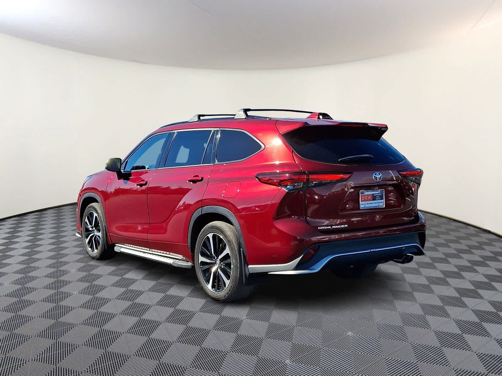 Used 2022 Toyota Highlander XSE AWD/4WD image 7