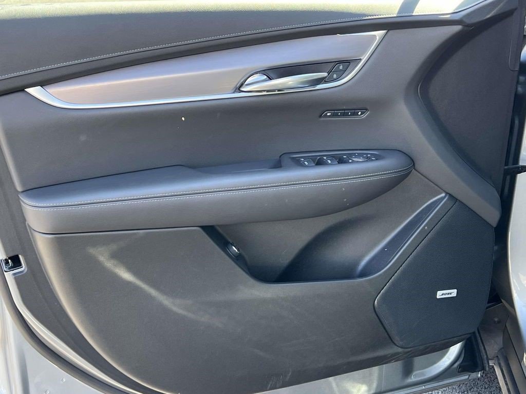 Certified 2025 Cadillac XT6 Luxury AWD/4WD image 17