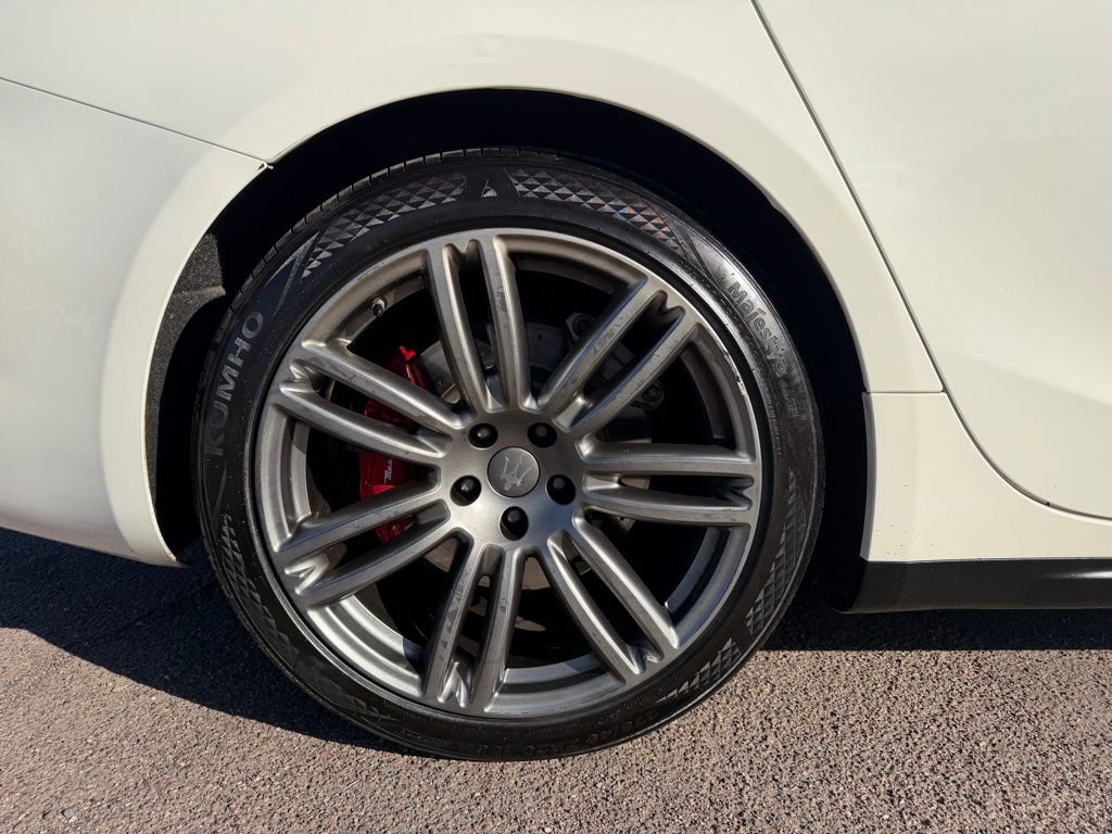 Used 2018 Maserati Ghibli S image 11