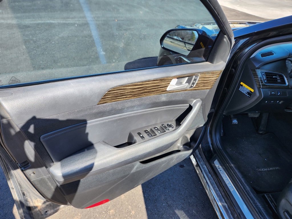 Used 2016 Hyundai Sonata Limited w/ Option Group 04 image 14