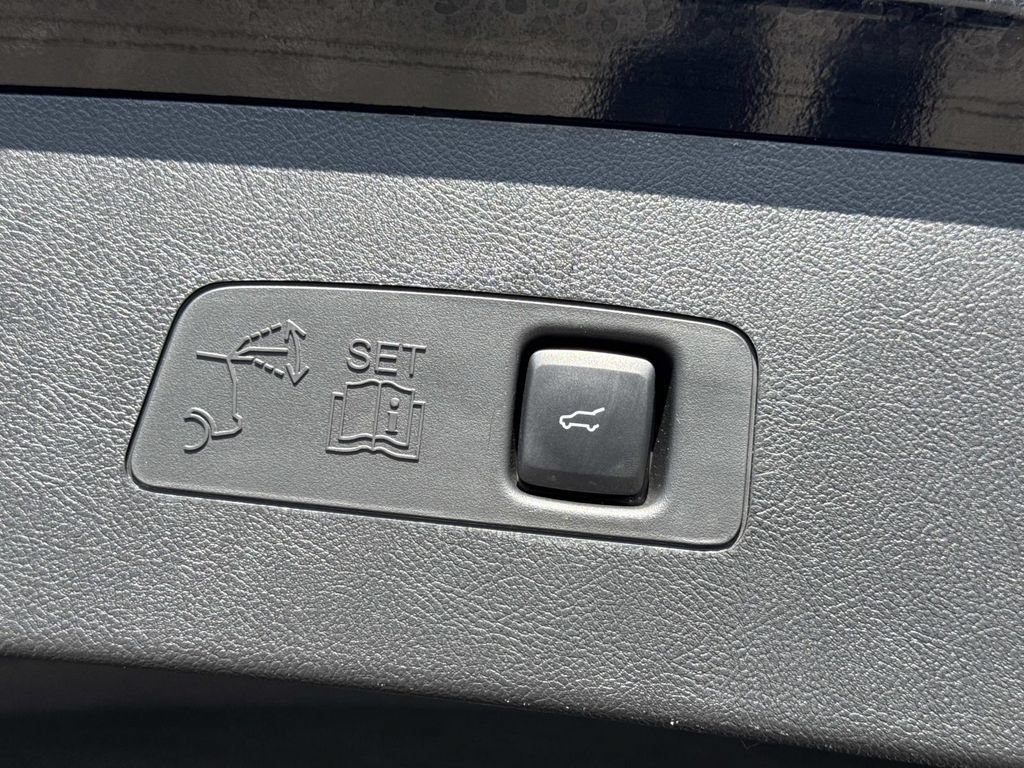 Certified 2023 Lincoln Corsair FWD w/ Equipment Group 101A image 12