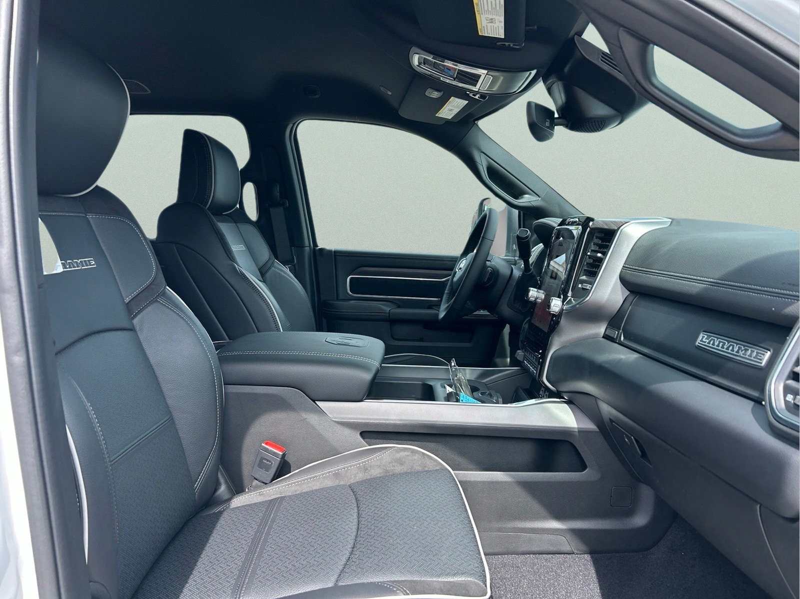 New 2026 RAM 2500 Laramie AWD/4WD image 12