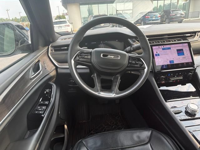 Used 2023 Jeep Grand Cherokee Overland AWD/4WD image 11