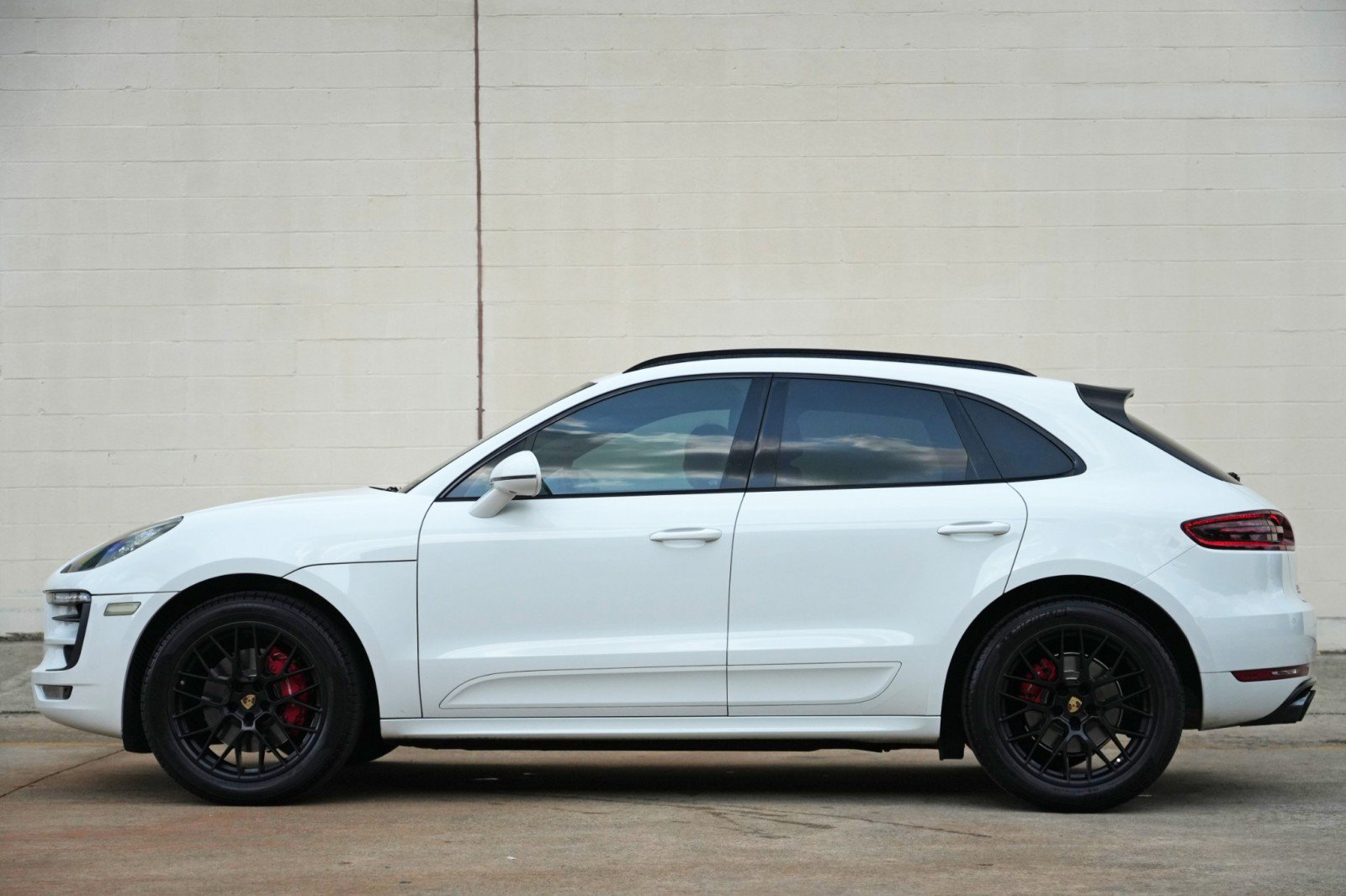 Used 2018 Porsche Macan GTS w/ Premium Package Plus AWD/4WD image 8