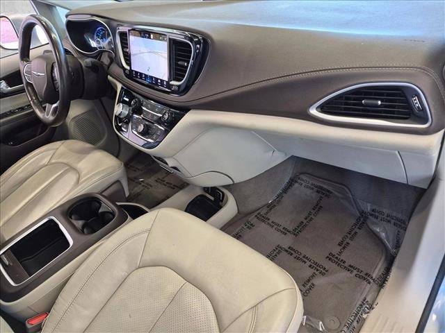Used 2021 Chrysler Pacifica Touring-L w/ Uconnect Theater Family Group FWD image 24