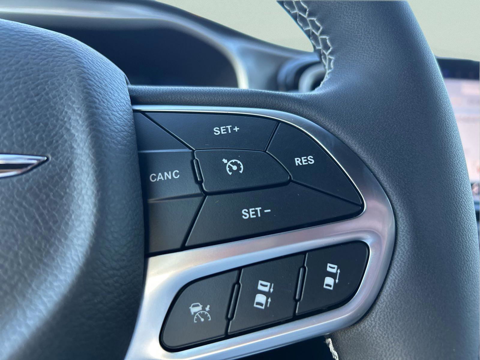 New 2026 Chrysler Pacifica Select image 14