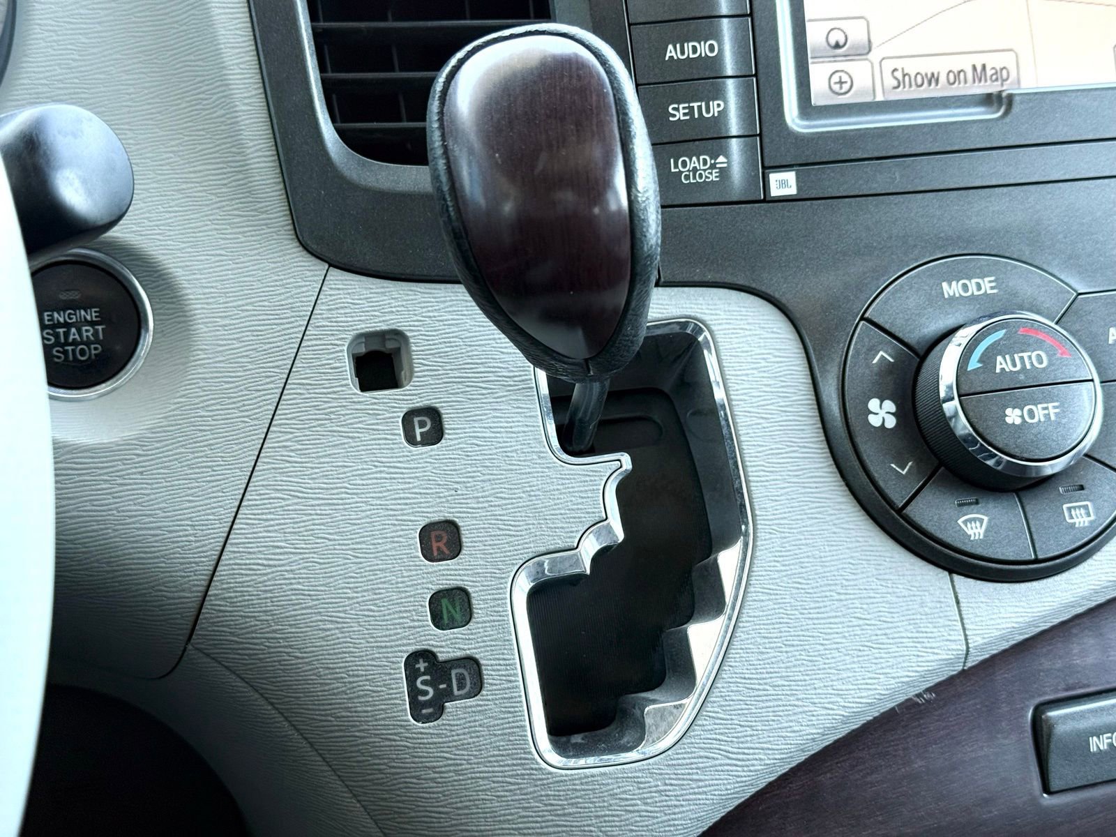 Used 2013 Toyota Sienna XLE w/ Premium Pkg image 47