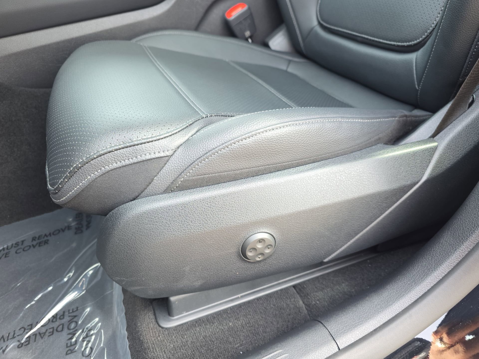 Used 2025 Mercedes-Benz GLC 300 4MATIC image 28